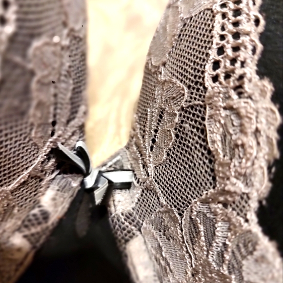 🪽🖤🪽 Fab Vintage VS Black Satin & Cream Lace Padded Push-Up Bra - 38D - Picture 5 of 10